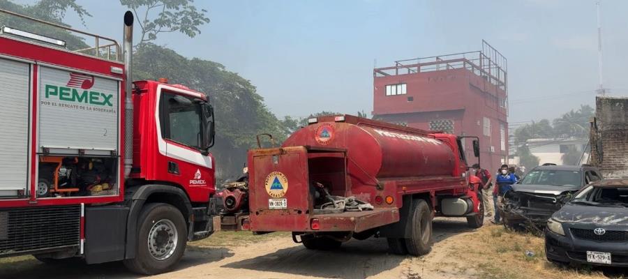 Se registra incendio en retén de autos en Paraíso Se registra incendio en retén de autos en Paraíso