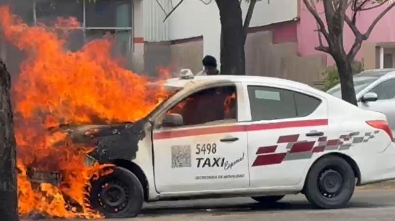 Arden taxi y pochi por fallas mecánicas en Centro