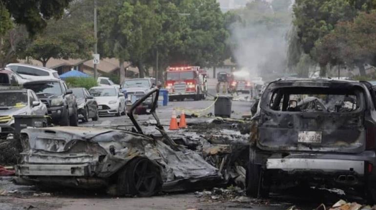 Avioneta cae en vecindario de San Diego y provoca incendio