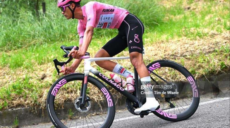 Isaac del Toro se mantiene como líder general en el Giro de Italia