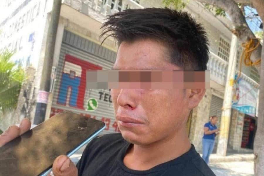 Golpean a ´El Piñas´ por vender fruta y vecinos queman casa de agresores Golpean a ´El Piñas´ por vender fruta y vecinos queman casa de agresores