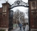 Demanda Harvard a Trump tras prohibir inscripción de extranjeros