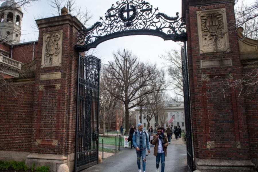 Demanda Harvard a Trump tras prohibir inscripción de extranjeros Demanda Harvard a Trump tras prohibir inscripción de extranjeros