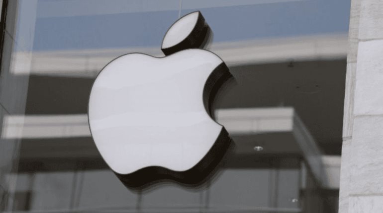 "O regresan a EE. UU. o habrá aranceles": Trump a Apple