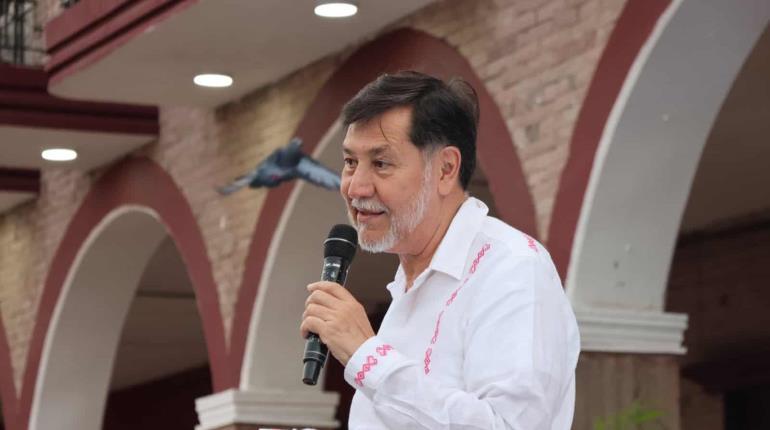 Noroña se enfrenta a gritos con pobladores en Edomex