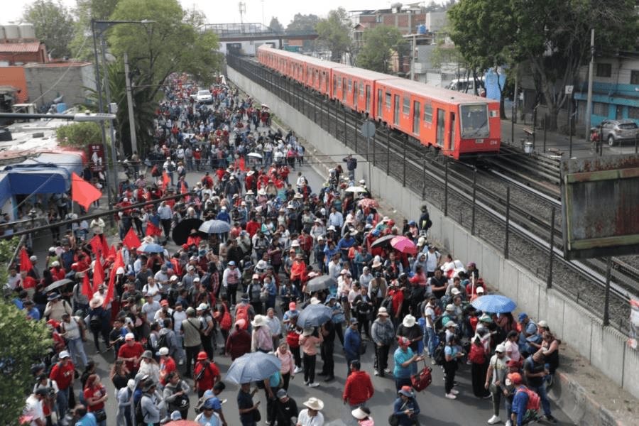 Protesta de la CNTE en el AICM afecta vuelos; Sheinbaum les cancela reunión Protesta de la CNTE en el AICM afecta vuelos; Sheinbaum les cancela reunión