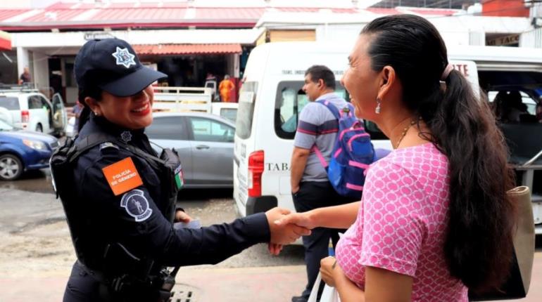 Realiza Policía de Género labores de proximidad en mercados de Villahermosa