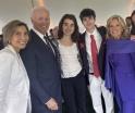 Reaparece Biden en graduación de su nieto tras diagnóstico de cáncer
