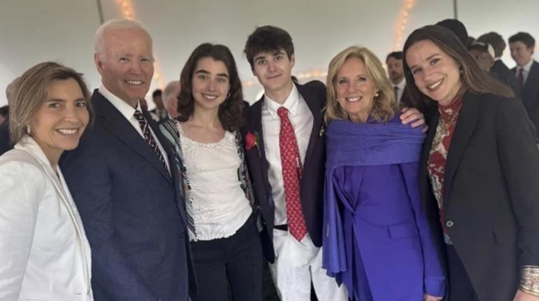 Reaparece Biden en graduación de su nieto tras diagnóstico de cáncer