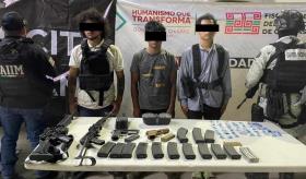 Detienen a 3 con arsenal y narcóticos en Villa Corzo, Chiapas