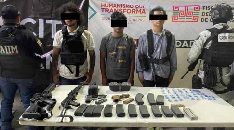 Detienen a 3 con arsenal y narcóticos en Villa Corzo, Chiapas