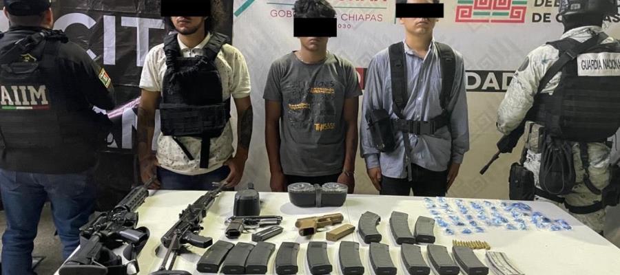 Detienen a 3 con arsenal y narcóticos en Villa Corzo, Chiapas Detienen a 3 con arsenal y narcóticos en Villa Corzo, Chiapas