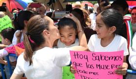 Niños piden a Sheinbaum regresar comida chatarra a escuelas