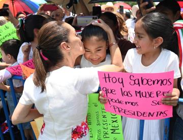 Niños piden a Sheinbaum regresar comida chatarra a escuelas