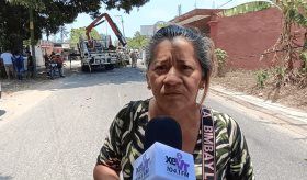Bloquean en Acachapan primera al quedarse sin luz, tras accidente