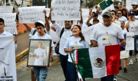 Marchan en Veracruz familiares y amigos de cadete fallecida en Buque Cuauhtémoc; piden justicia