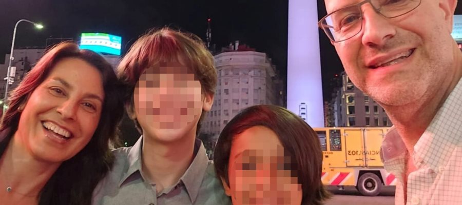 Mujer habría matado a sus 2 hijos y a su esposo para luego suicidarse en Argentina Mujer habría matado a sus 2 hijos y a su esposo para luego suicidarse en Argentina
