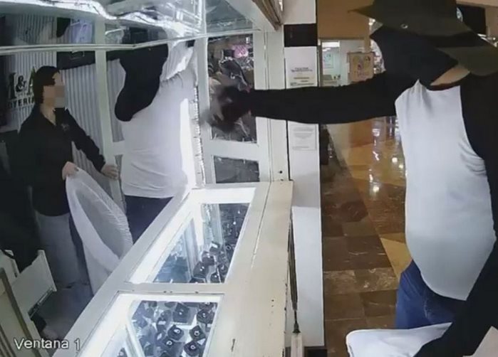 Roban más de 1.5 mdp en asalto a joyería en Sinaloa Roban más de 1.5 mdp en asalto a joyería en Sinaloa