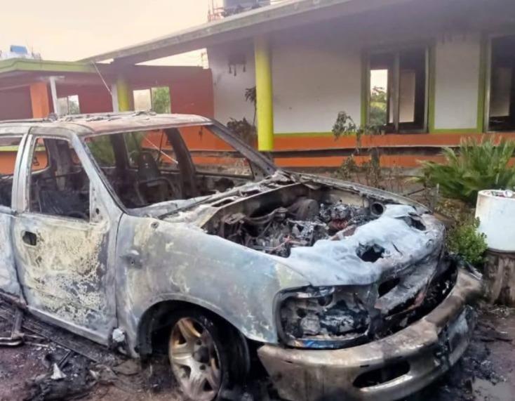 Queman camioneta y casa de campaña de candidato morenista en municipio de Veracruz