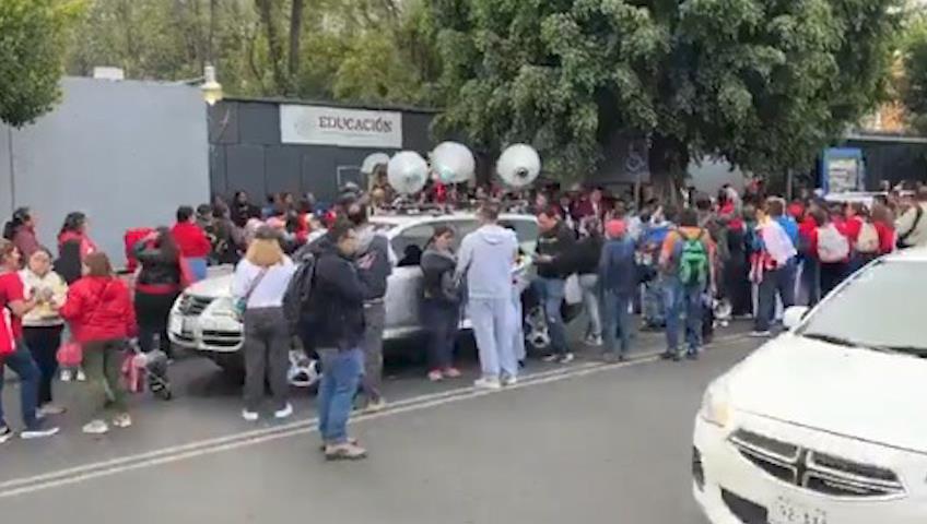 CNTE bloquea la SEP, el SAT y el INE