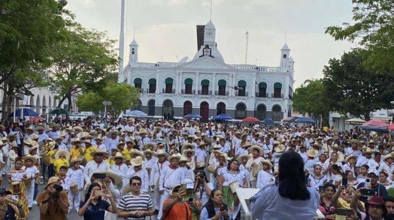 ¡Nuevo récord! Segundo Tamboritón reunió a 894 personas en Villahermosa