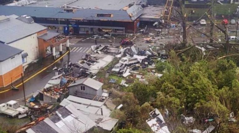 Tornado arrasa con todo a su paso, revela Alcalde de Puerto Varas en Chile