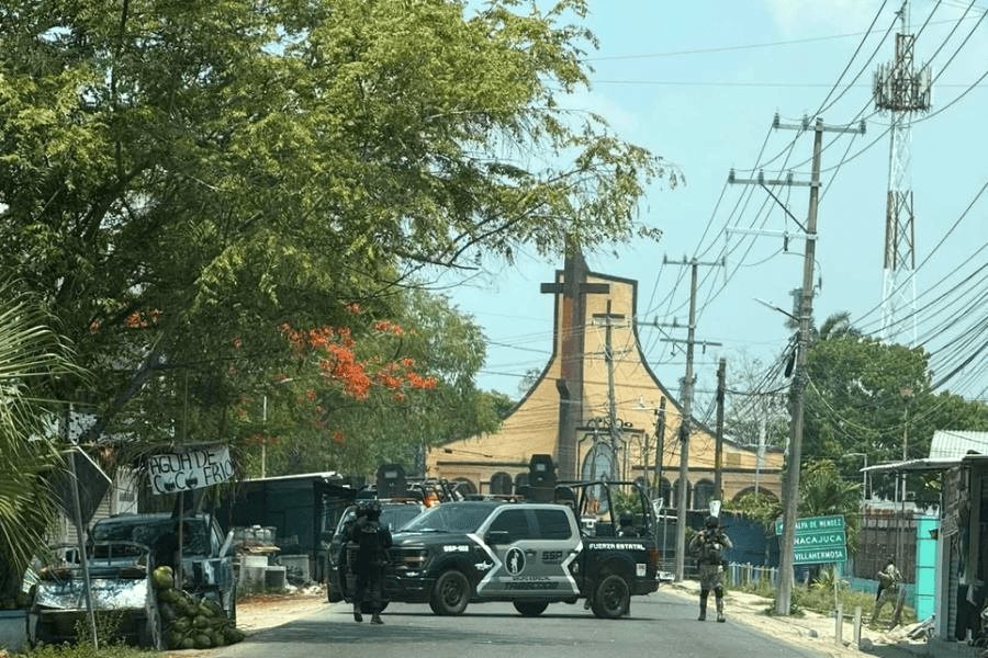 A balazos se enfrentan autoridades y desconocidos en Amatitán, Jalpa A balazos se enfrentan autoridades y desconocidos en Amatitán, Jalpa