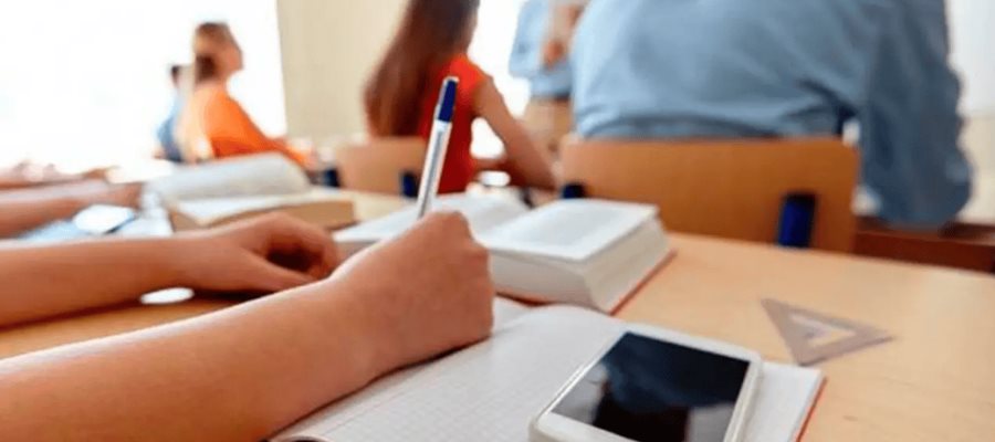 Avalan en Tamaulipas restringir uso de teléfonos en escuelas
