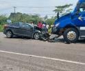 Chocan de frente tráiler y vehículo en la Villahermosa-Frontera