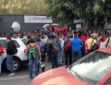 ¡Paraliza CNTE la CDMX! Protestan en la SEP, INE, SAT y televisoras