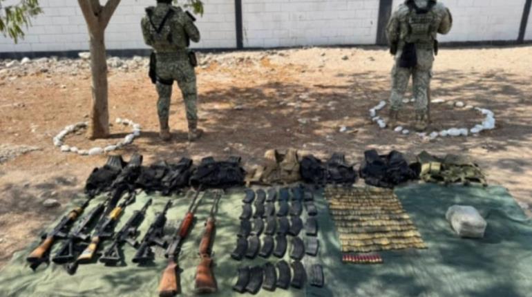 Decomisan armas, drogas y equipo táctico durante operativo en municipio de Sinaloa