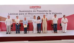 Entregan más 850 paquetes de láminas en primera etapa del programa de Mejoramiento de Viviendas en Centro