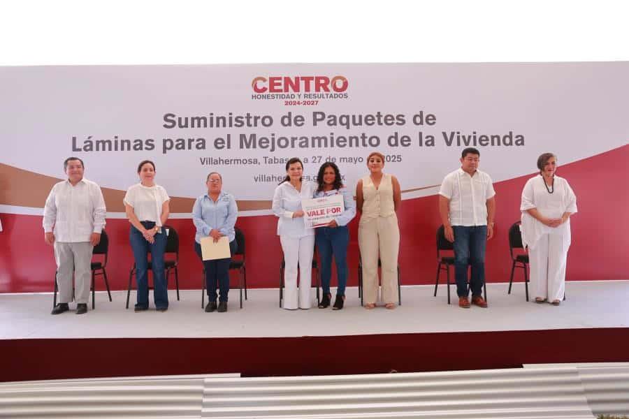 Entregan más 850 paquetes de láminas en primera etapa del programa de Mejoramiento de Viviendas en Centro Entregan más 850 paquetes de láminas en primera etapa del programa de Mejoramiento de Viviendas en Centro