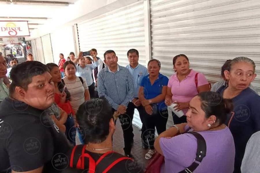 Por bajo reparto de utilidades, protestan trabajadores de tienda departamental en Villahermosa Por bajo reparto de utilidades, protestan trabajadores de tienda departamental en Villahermosa