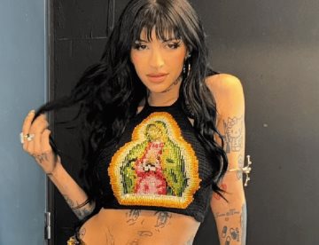 Llega Cazzu a México junto a hija de Nodal