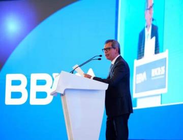 Impuesto de EE. UU. a remesas tendría impacto equivalente a 3% del PIB: Hacienda