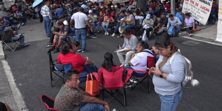 CNTE vuelve a paralizar la CDMX; sujeto intenta embestirlos en la Calzada de Tlalpan
