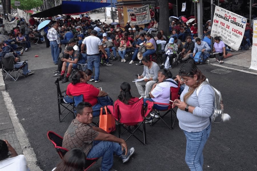 CNTE vuelve a paralizar la CDMX; sujeto intenta embestirlos en la Calzada de Tlalpan CNTE vuelve a paralizar la CDMX; sujeto intenta embestirlos en la Calzada de Tlalpan
