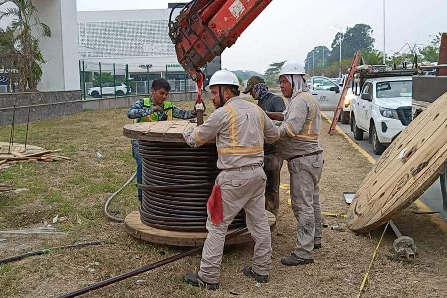Más de 35 horas sin energía eléctrica suman familias, escuelas y comercios de la zona Country Más de 35 horas sin energía eléctrica suman familias, escuelas y comercios de la zona Country