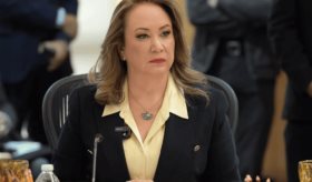 Piden al INE solicitar dictamen a la UNAM sobre tesis de Yasmín Esquivel