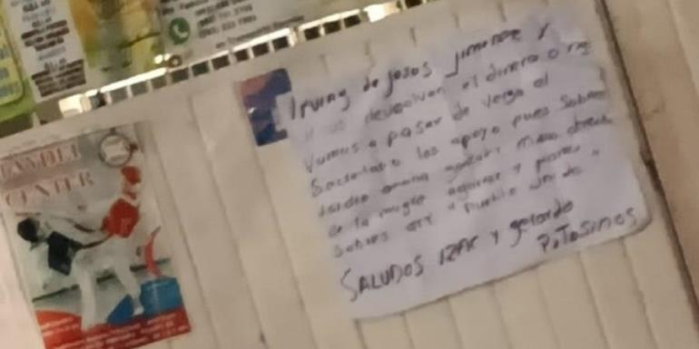 Localizan cartulinas con mensajes amenazantes y tiran ponchallantas en Villahermosa