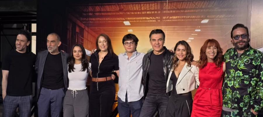 Tabasqueña Karla Gaytán en elenco de cinta protagonizada por Adrián Uribe y María León Tabasqueña Karla Gaytán en elenco de cinta protagonizada por Adrián Uribe y María León