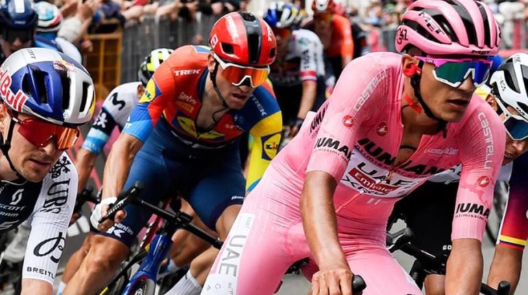 Envía Sheinbaum "porras" y "buenas vibras" a Isaac del Toro por su hazaña en el Giro de Italia