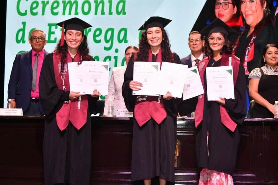 114 juchimanes recibirán Premio Ceneval al Desempeño de Excelencia 114 juchimanes recibirán Premio Ceneval al Desempeño de Excelencia