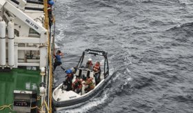 Hallan en el Caribe barco abandonado con restos de 11 personas