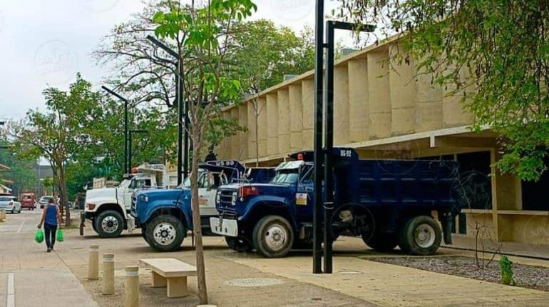 Incumplen a volqueteros promesa de pago y regresan a protestar con unidades en mercado de Gaviotas