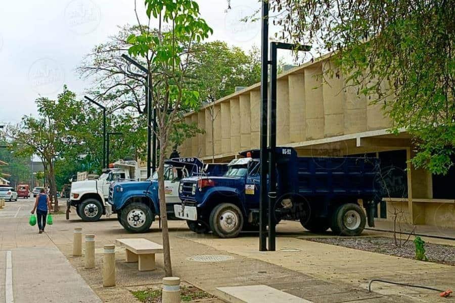 Incumplen a volqueteros promesa de pago y regresan a protestar con unidades en mercado de Gaviotas Incumplen a volqueteros promesa de pago y regresan a protestar con unidades en mercado de Gaviotas