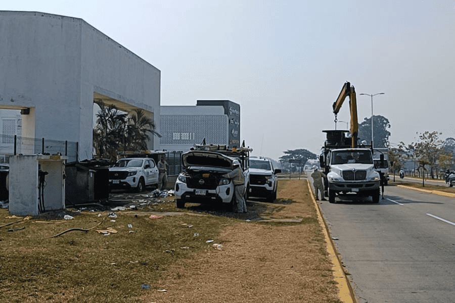 Tras 46 horas, restablecen electricidad en zona Country: CFE Tras 46 horas, restablecen electricidad en zona Country: CFE