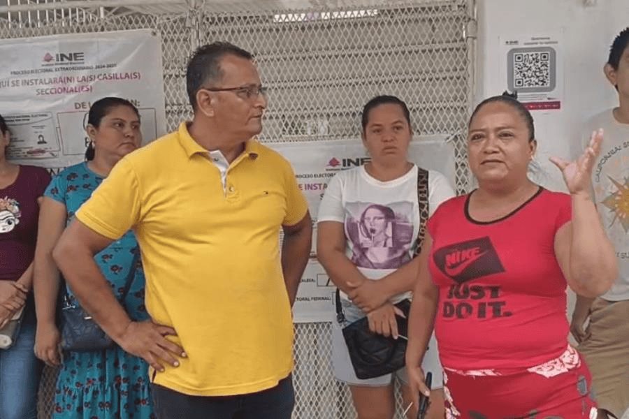Por falta de energía eléctrica, cierran con candado escuela en Lomitas Por falta de energía eléctrica, cierran con candado escuela en Lomitas