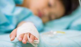 Denuncian trato inhumano y negligencia en Hospital del Niño; menor puede perder dedo